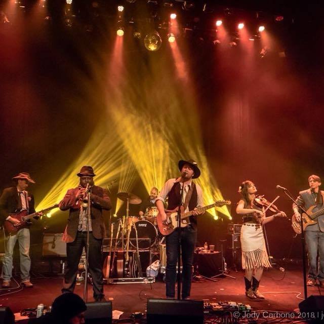 Promofoto von Concierto de Chamomile & Whiskey en Charlottesville.