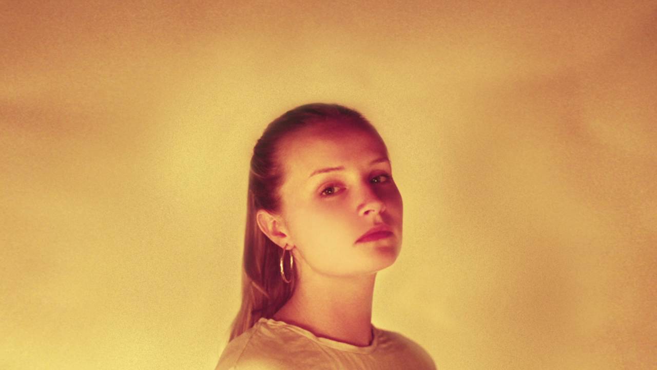 Promotional photograph of Concierto de Charlotte Day Wilson en New York.