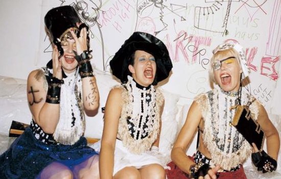 Promofoto von Chicks on Speed.