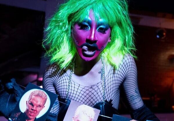 Fotografía promocional de Chipped Polish