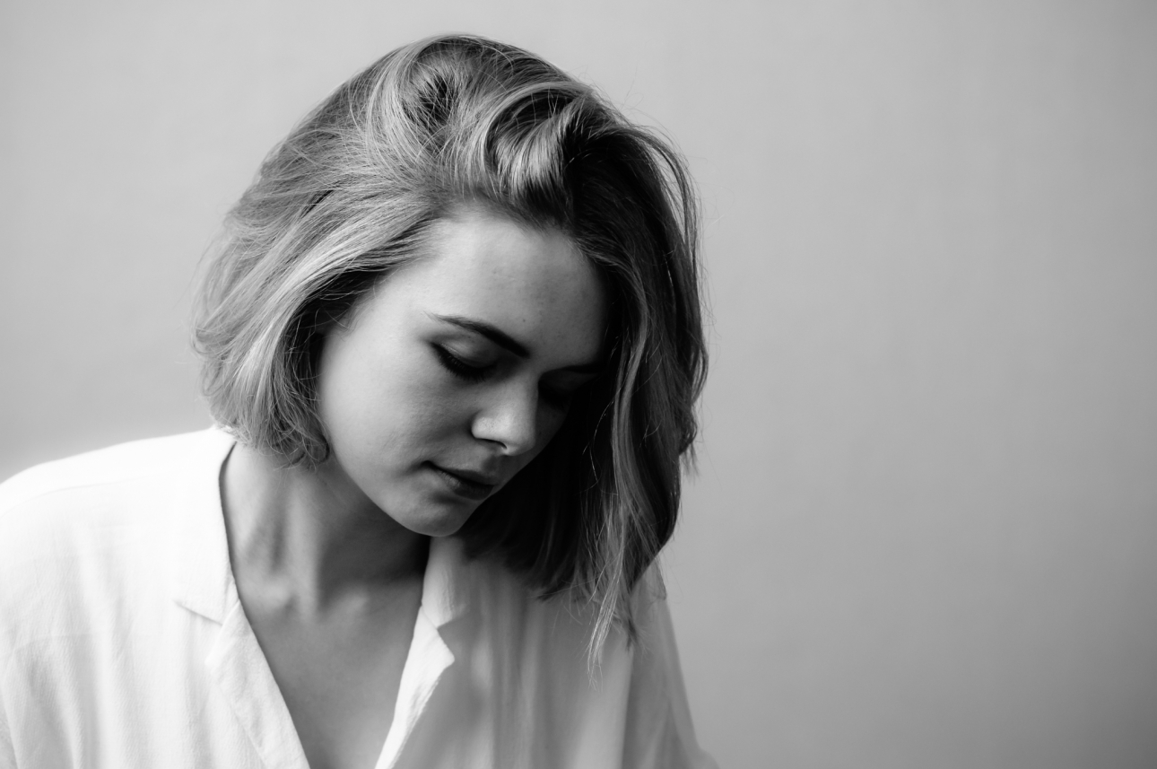 Promofoto von Concierto de Chloe Foy en Birkenhead.