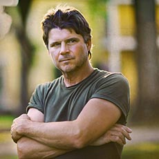 Promotional photograph of Chris Knight.