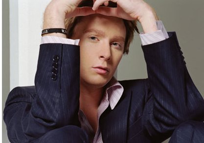 Promotional photograph of Clay Aiken.