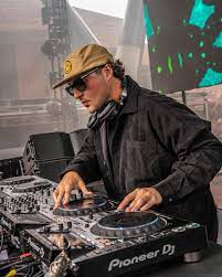 Fotografía promocional de Cool Customer