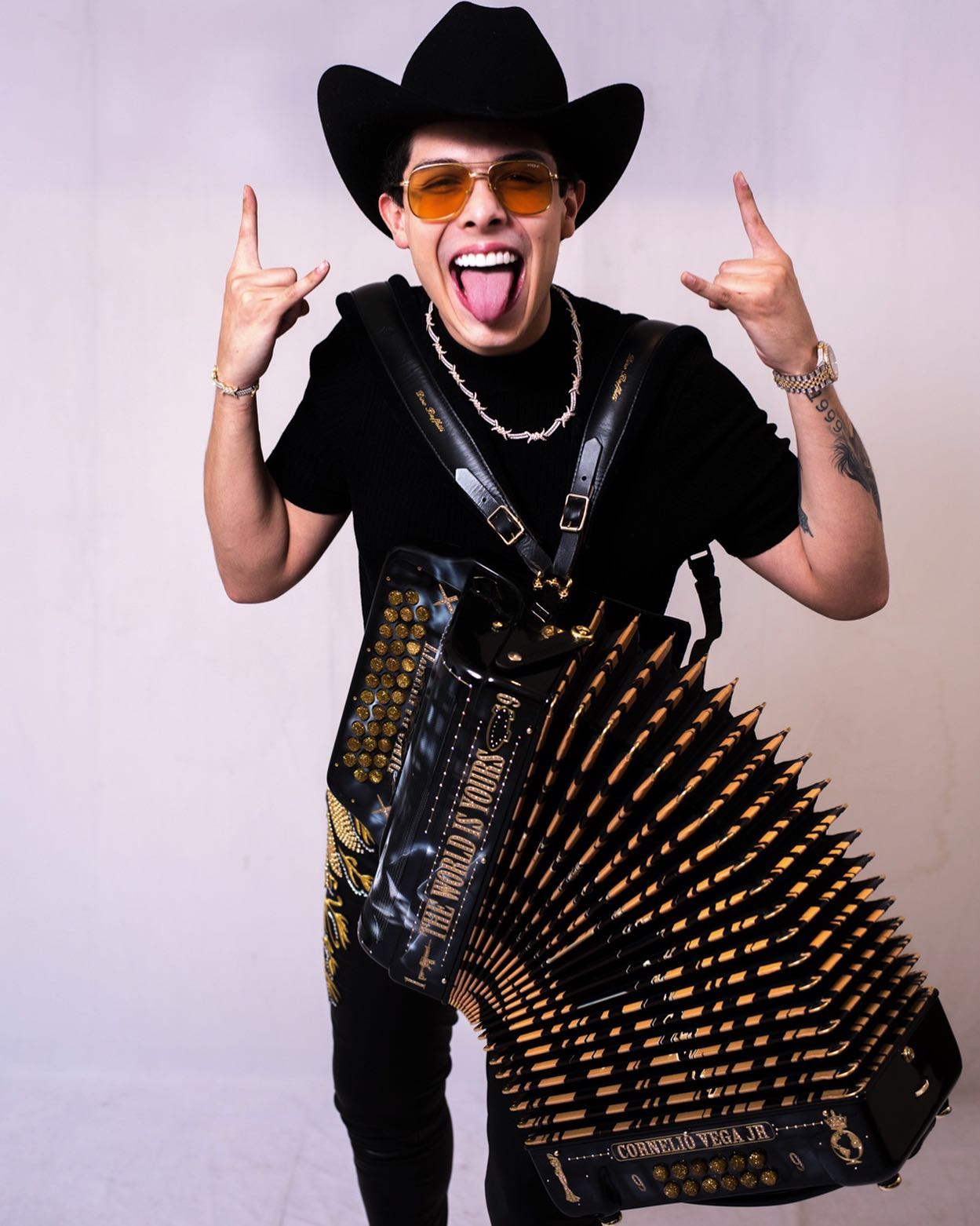 Fotografía promocional de Cornelio Vega