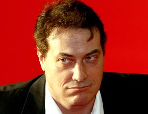 Fotografia promozionale di Corrado Guzzanti.