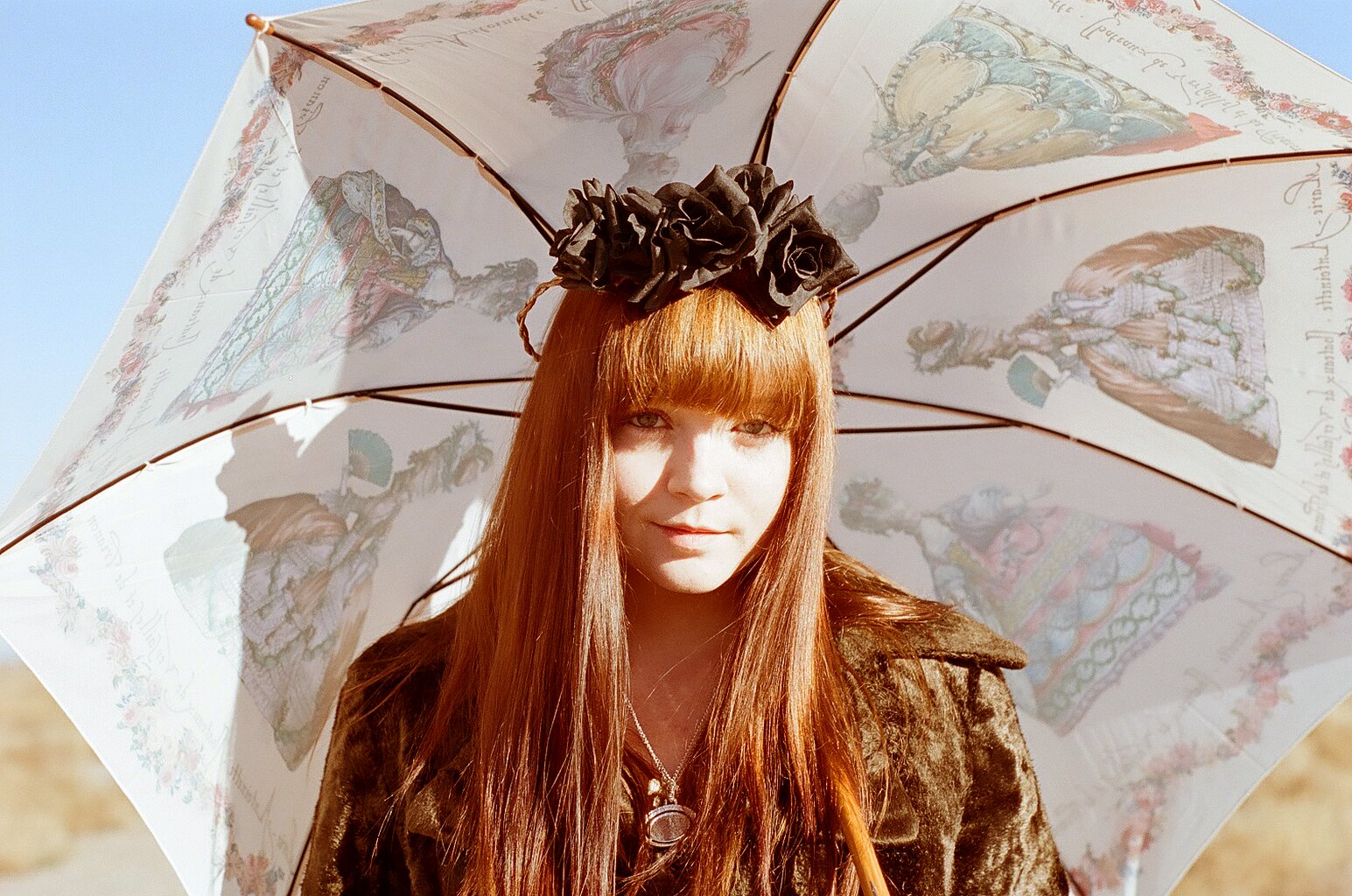 Promofoto von Courtney Marie Andrews.