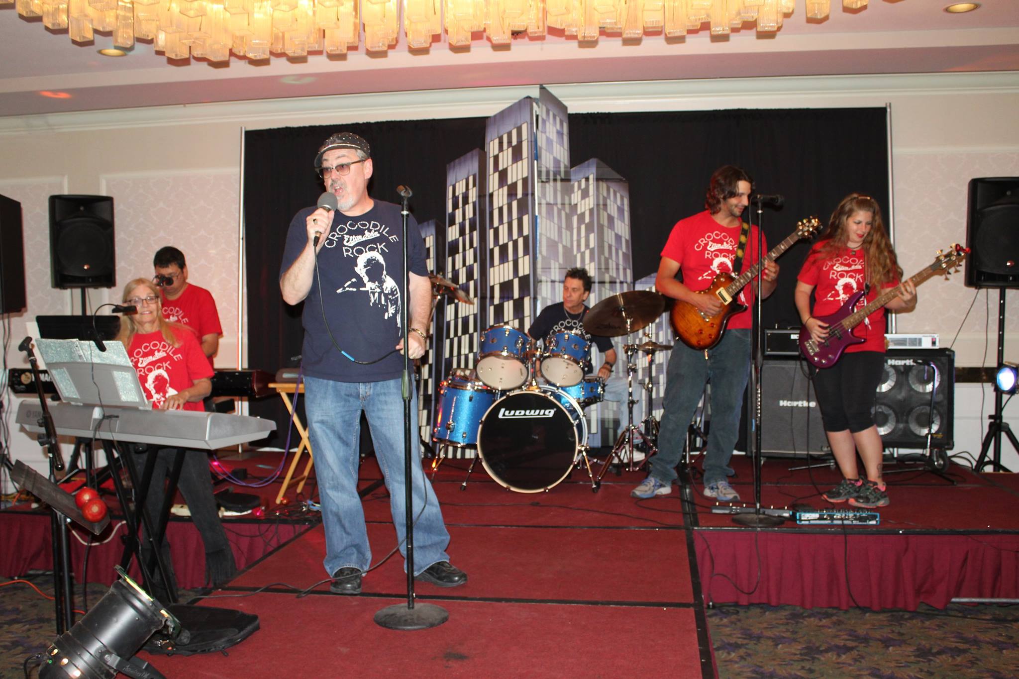 Fotografia promocional de Crocodile Rock.