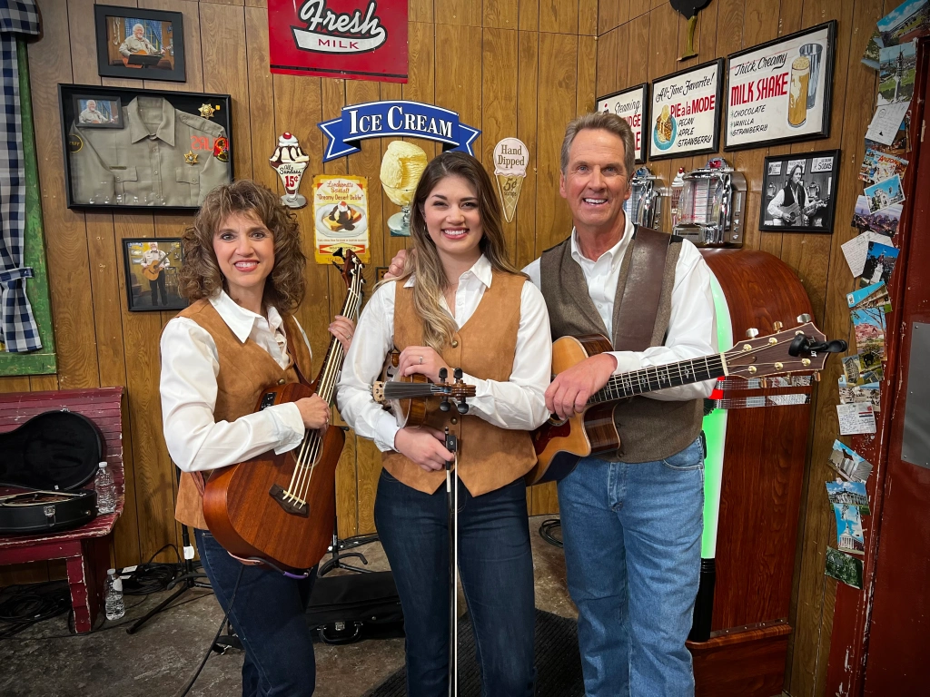 Promotional photograph of Concierto de Dan Miller's Cowboy Music Revue en Sheridan.
