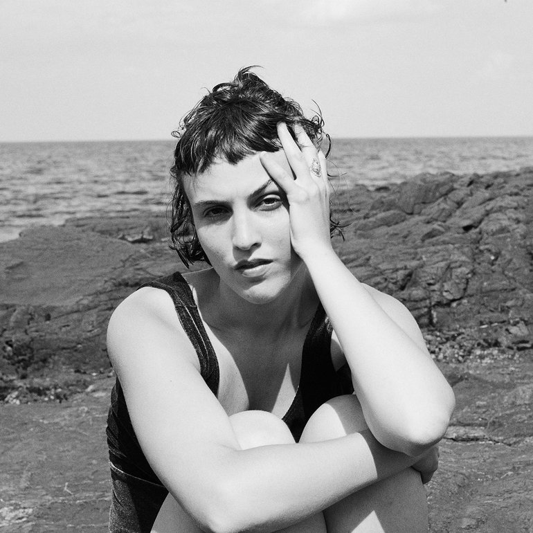 Promofoto von Concierto de Dana Gavanski en Glasgow.