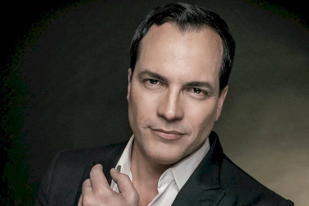 Promotional photograph of Daniel Boaventura.