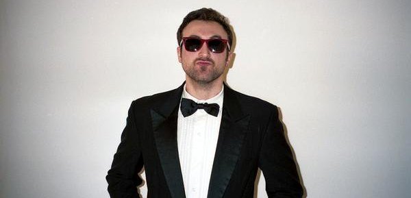 Fotografia promozionale di Dargen D'Amico.