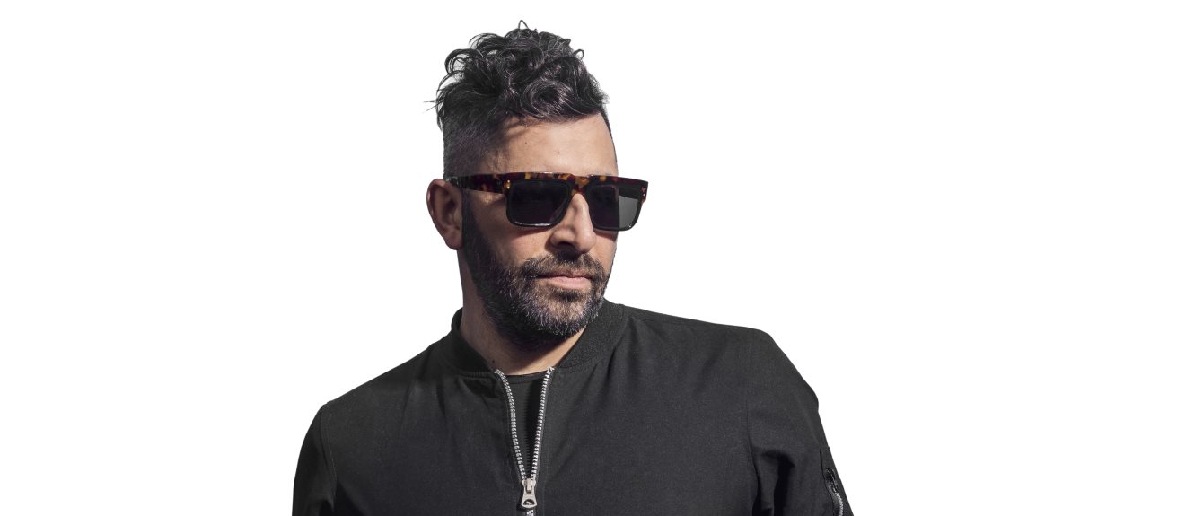 Fotografía promocional de Darius Syrossian