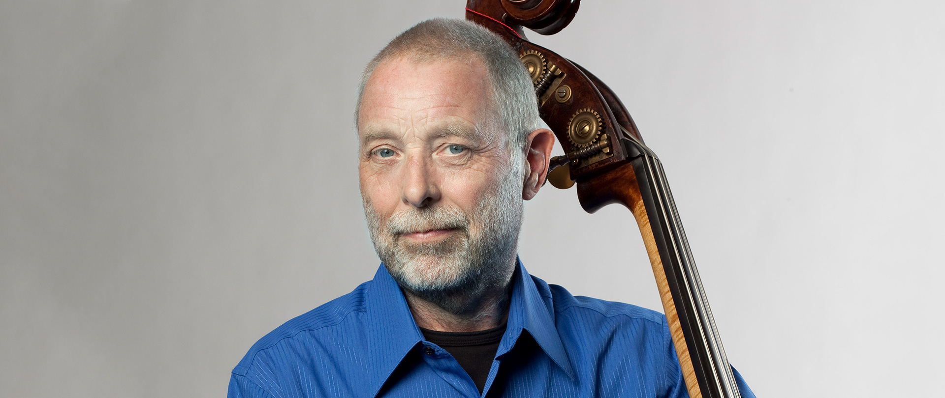 Fotografia promozionale di Dave Holland.