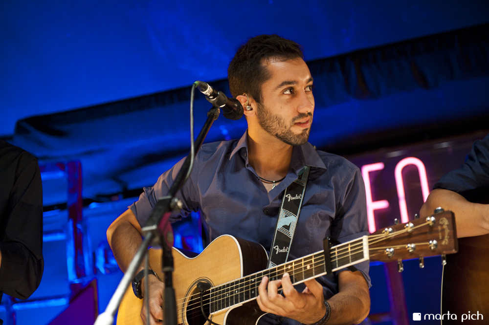 Promotional photograph of David Castro.