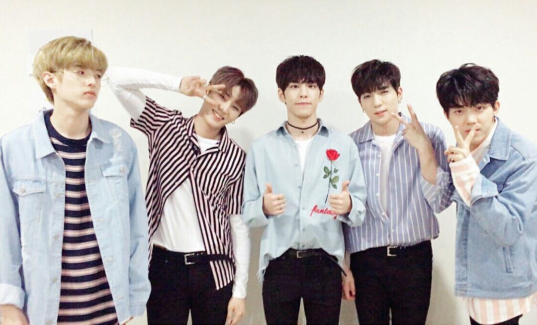 Promotional photograph of Day6.