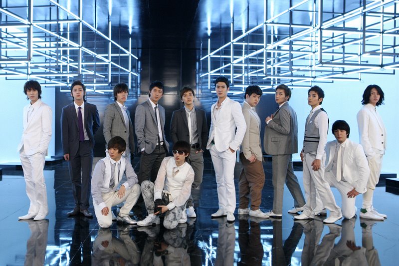 Fotografia promocional de DBSK & SuJu.
