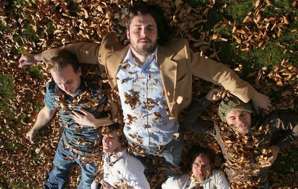 Fotografia promocional de Dear and the Headlights.