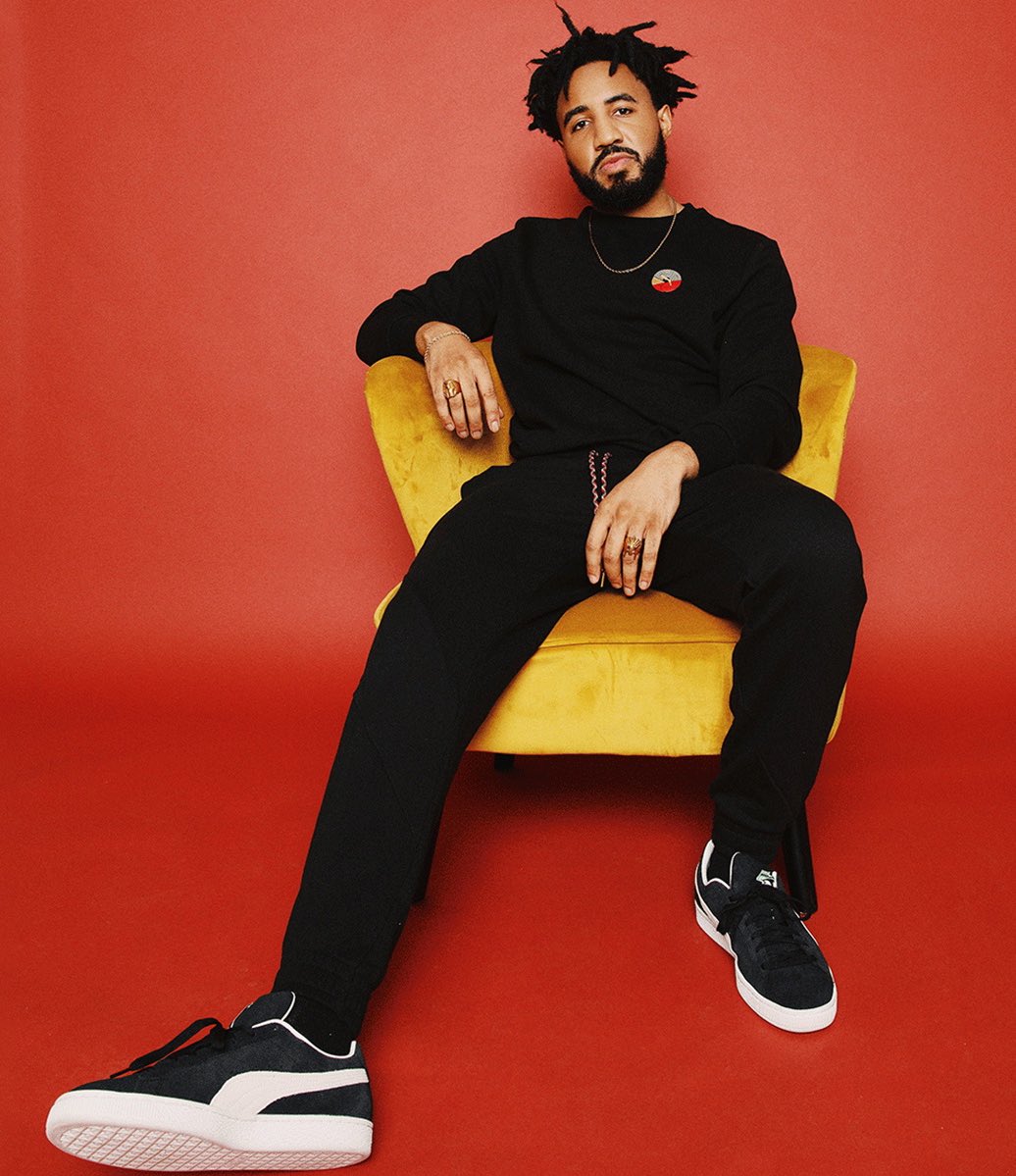 Fotografia promocional de Deon Jones.