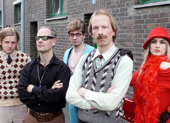 Promofoto von Der Familie Popolski.