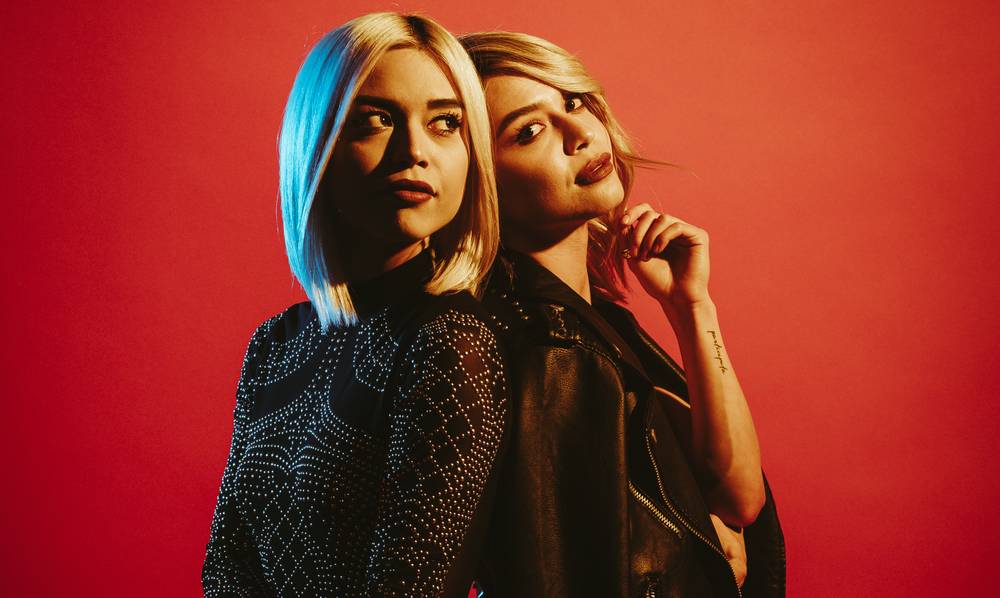 Fotografía promocional de Deux Twins