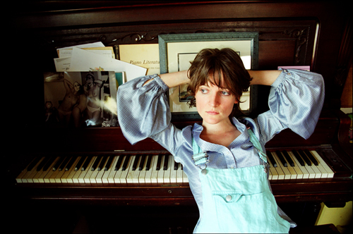 Promofoto von Devon Sproule.