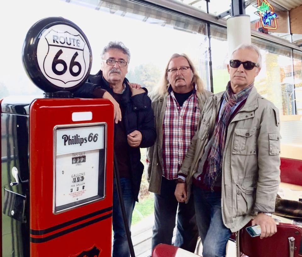 Fotografía promocional de Concierto de Dinos en París