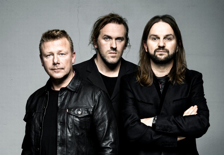 Promotional photograph of Dizzy Mizz Lizzy.