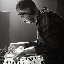 Fotografia promocional de DJ Aeon.