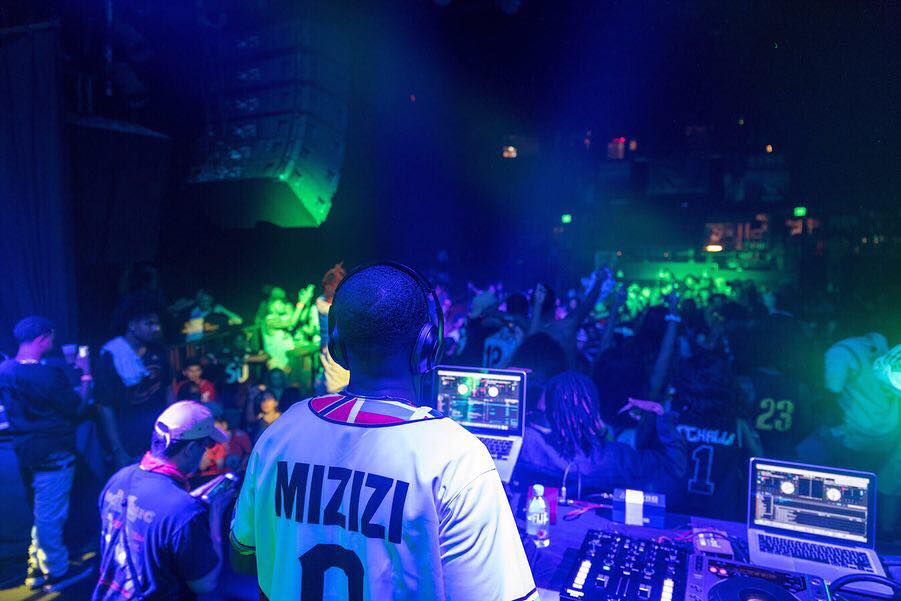 Fotografia promocional de DJ Ambitious Boy.