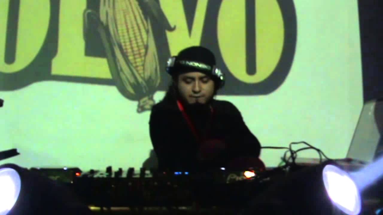 Fotografia promocional de DJ D-Rey.