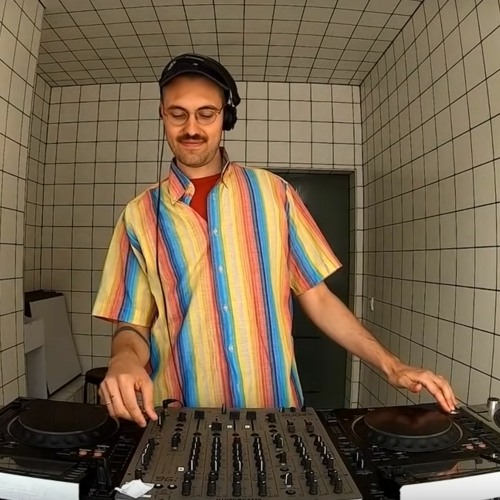Fotografia promocional de DJ Daddy Trance.