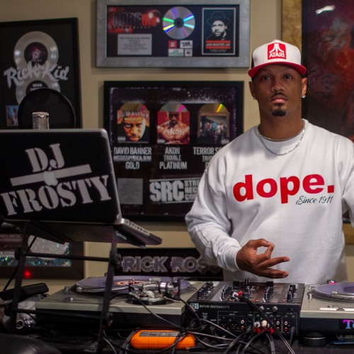 Fotografia promocional de DJ Frosty.