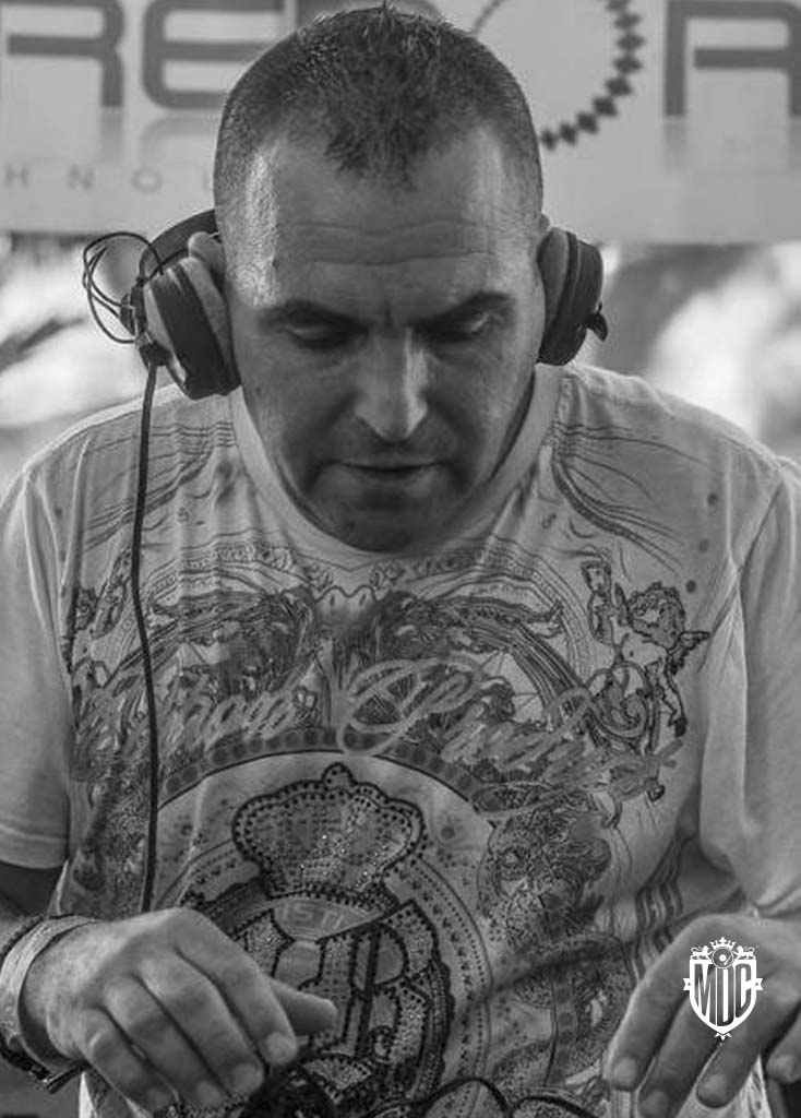 Fotografía promocional de DJ Justo