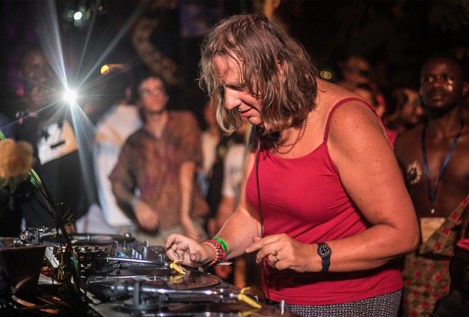 Fotografía promocional de DJ Marcelle