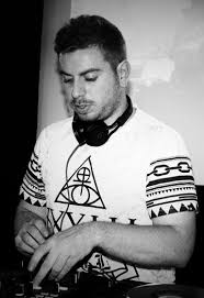 Fotografia promocional de DJ Pedro Cambronero.