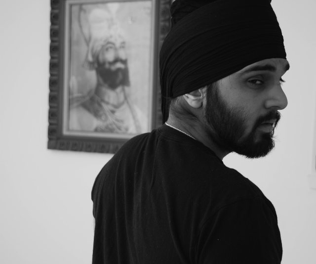 Fotografia promocional de DJ Sikh Knowledge.
