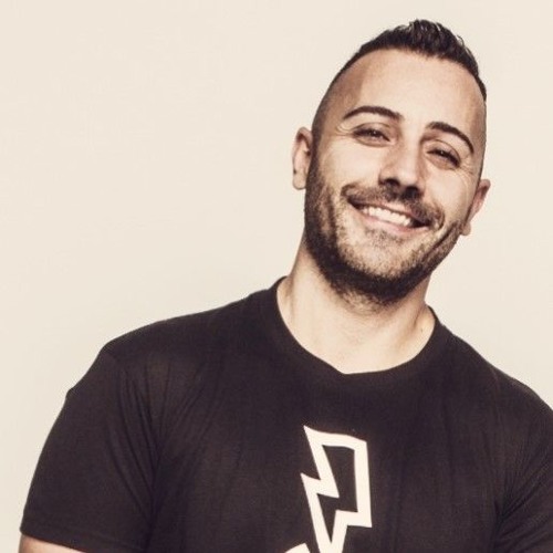 Fotografía promocional de DJ Toñin