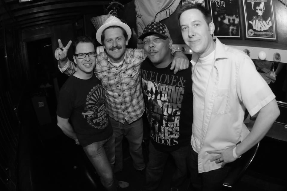 Promofoto von Concierto de Dragon Smoke en Nueva Orleans.