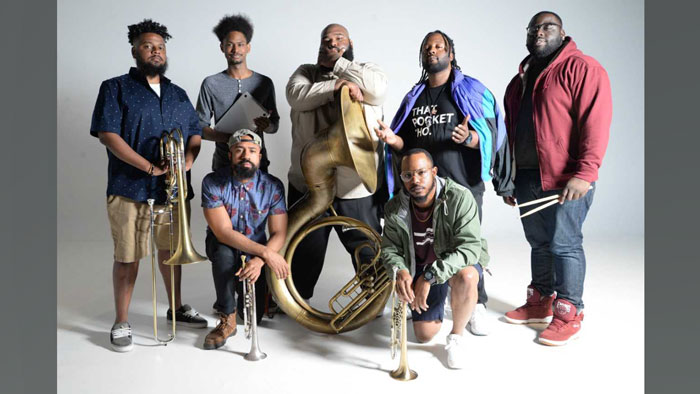 Fotografia promocional de DuPont Brass.