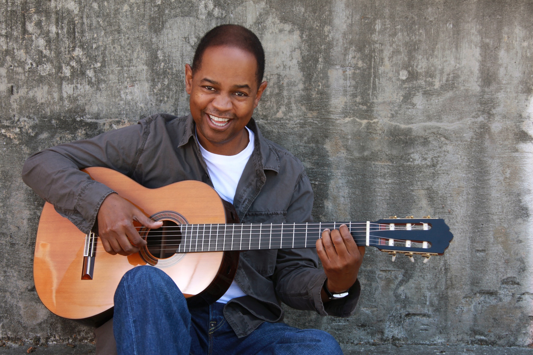 Promotional photograph of Earl Klugh.