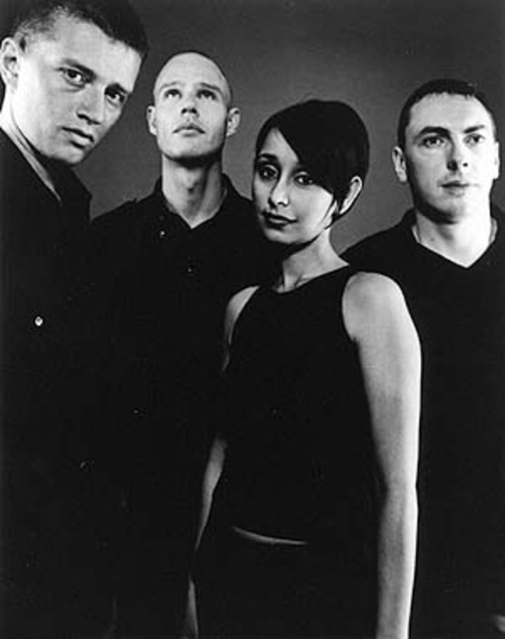 Promotional photograph of Echobelly.