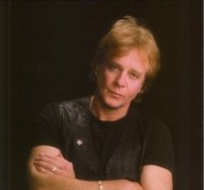 Fotografia promocional de Eddie Money.