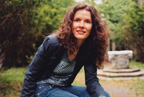 Promotional photograph of Edie Brickell.