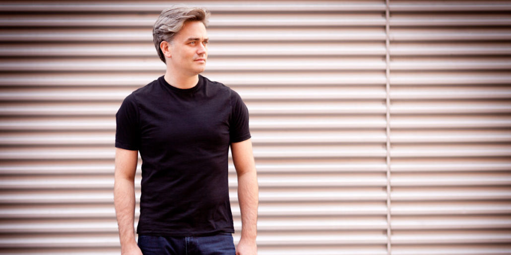 Fotografia promocional de Edward Gardner.