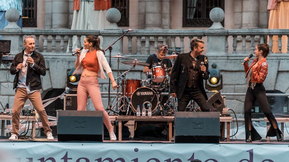 Fotografía promocional de El Guateque de la Década