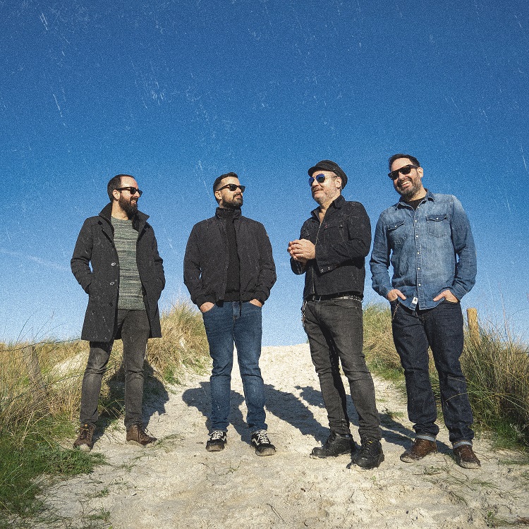 Fotografía promocional de Eladio y Los Seres Queridos