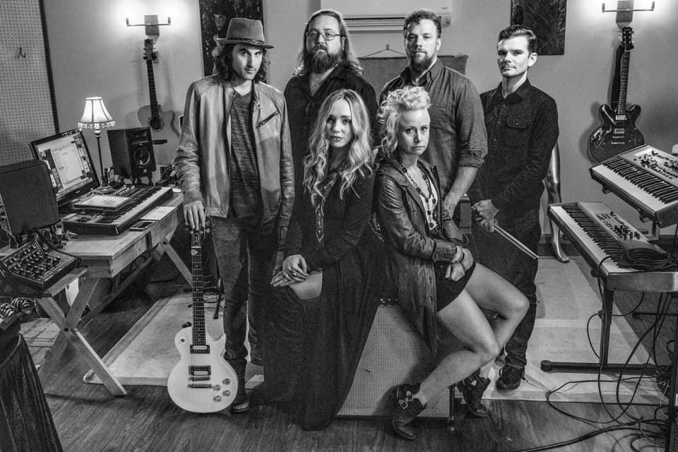 Fotografia promocional de Electric Darling.