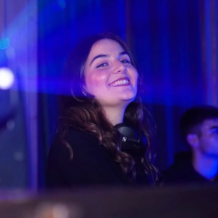 Fotografía promocional de ELENA T DJ