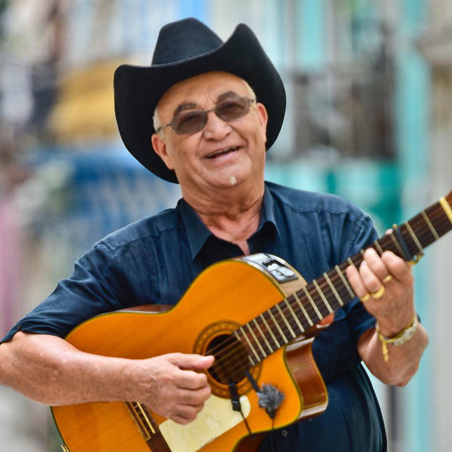 Fotografía promocional de Eliades Ochoa